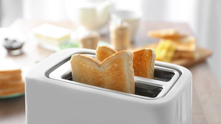 鉄不足を防ぐ!朝、トーストと組み合わせると良い食材とは?|管理栄養士が解説