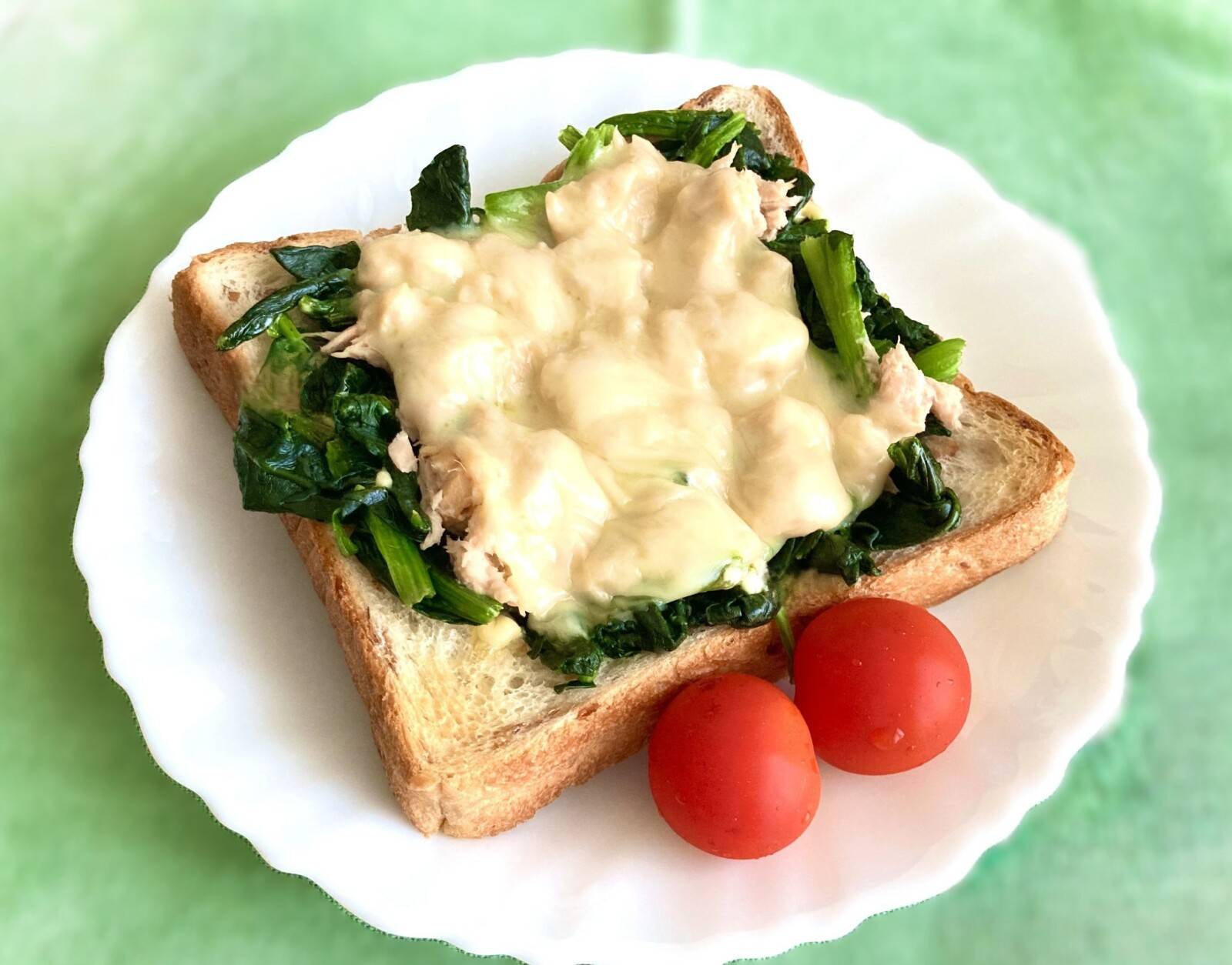 トーストほうれん草ツナチーズ