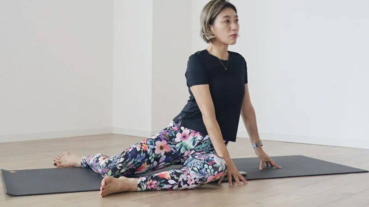 デスクワーカーのお悩み上位【下半身のむくみ】が一気に楽になる「90/90ストレッチ」とは