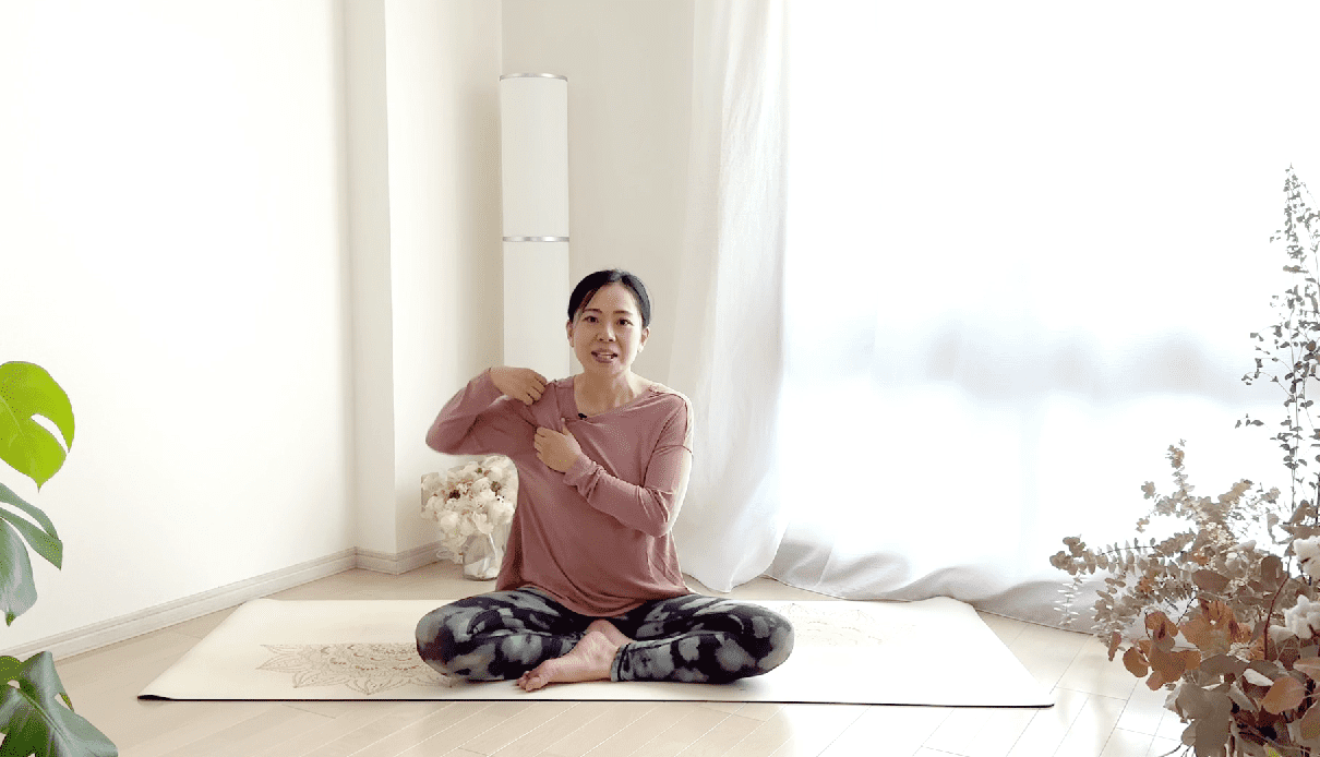 大胸筋ほぐしヨガ