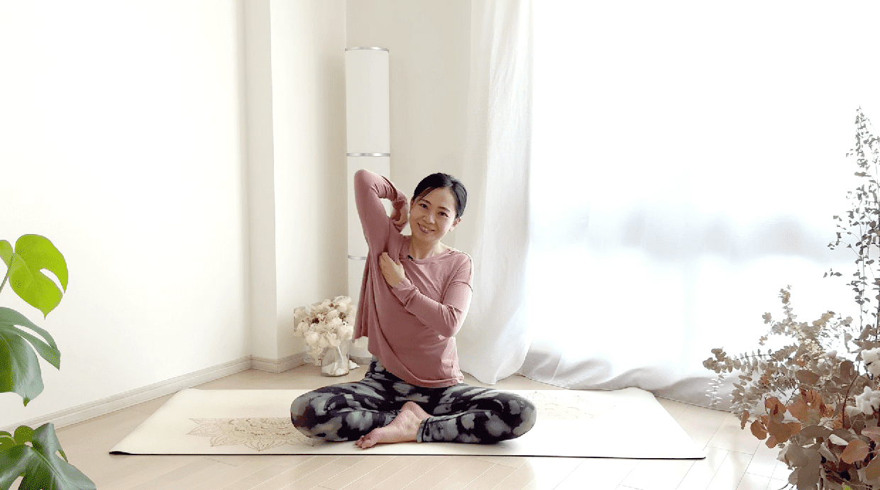 大胸筋ほぐしヨガ