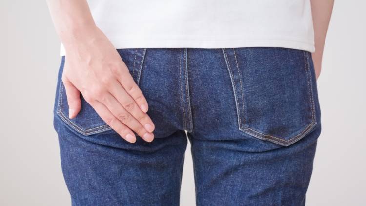 腰痛→「腰をほぐせばいい」ではない？腰痛予防は股関節から。ゆるんだお尻を整える椅子エクサ