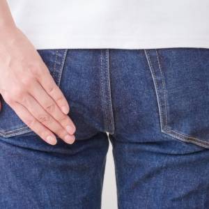 腰痛→「腰をほぐせばいい」ではない?腰痛予防は股関節から。ゆるんだお尻を整える椅子エクサ