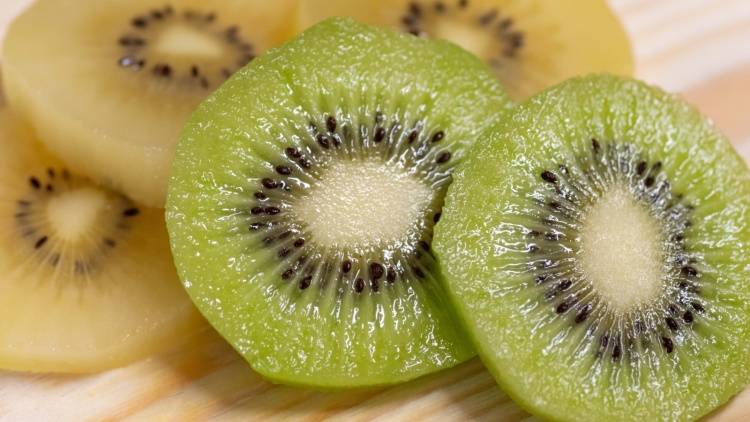 実はオレンジの2倍以上！？ビタミンCたっぷりな最強フルーツ「キウイ」の栄養効果と選び方