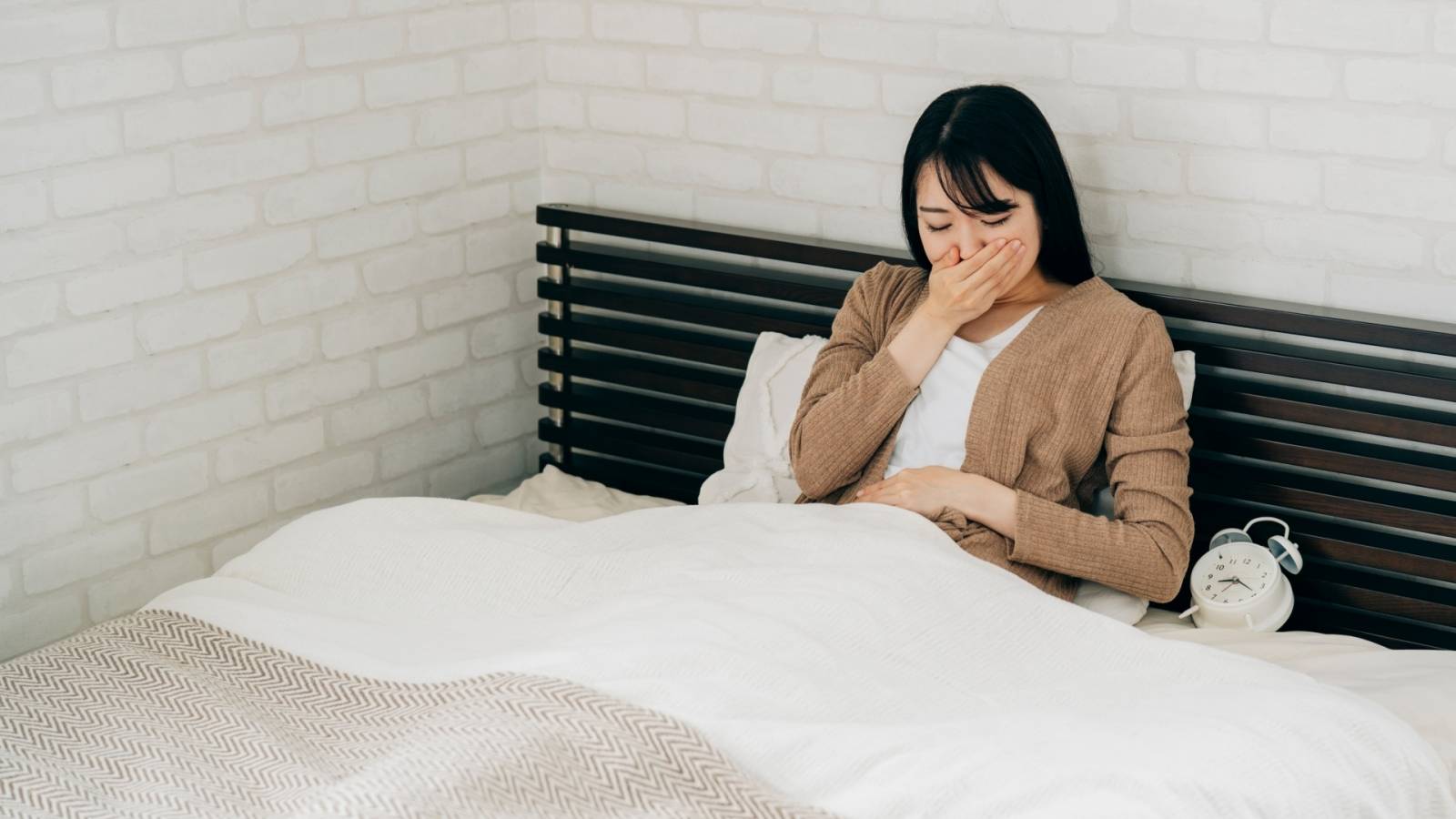 朝の吐き気や動悸、「なんだか気持ち悪い…」ストレスのサイン？原因と解決のヒント｜臨床心理士が解説