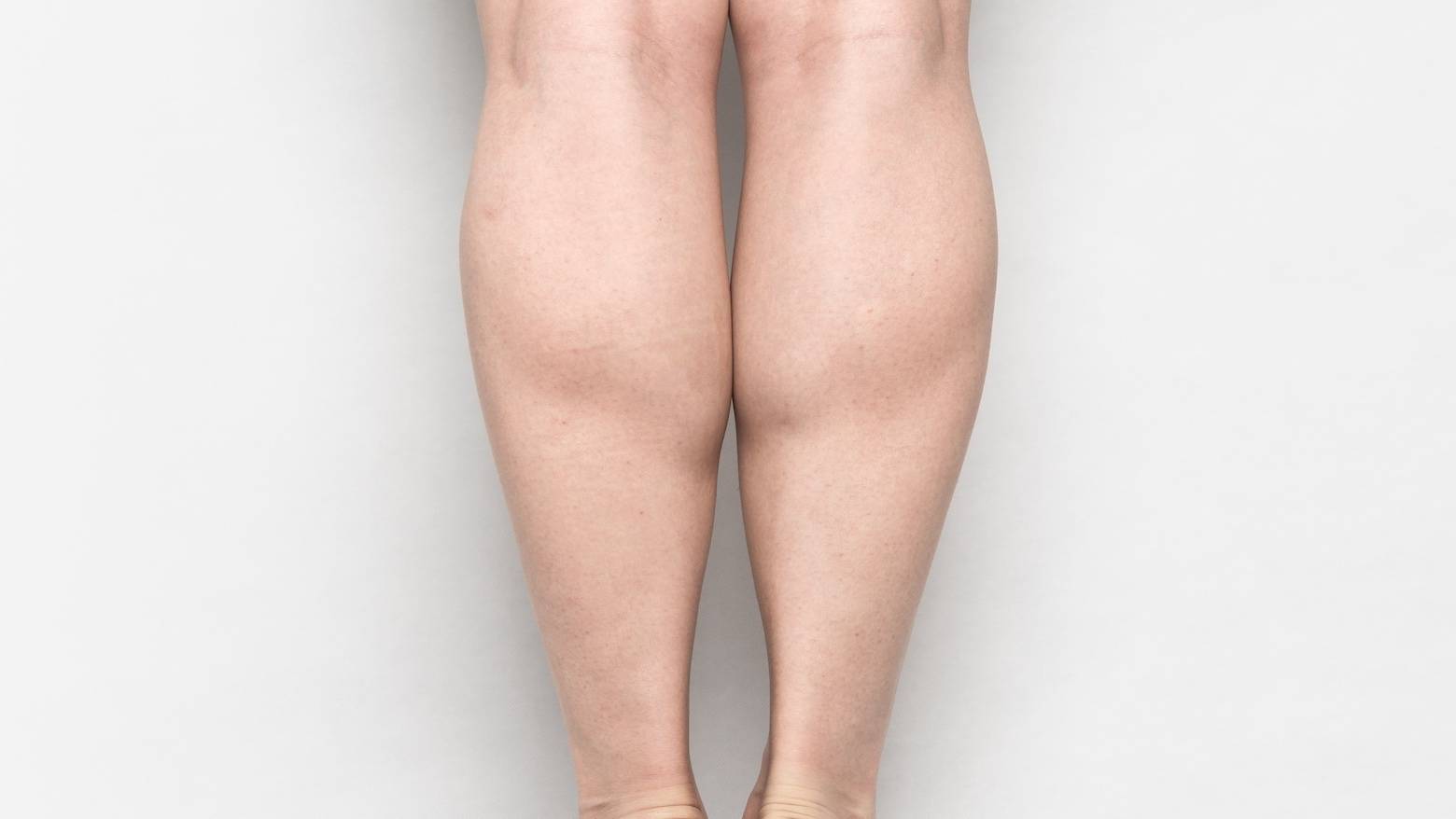 ふくらはぎの硬さが招く不調とは？椅子に座ったままたった1分！ふくらはぎチェアストレッチ