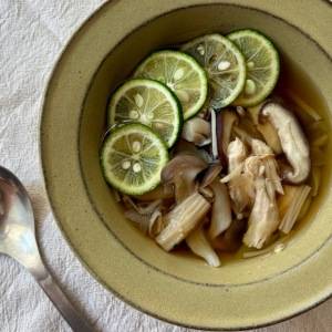 ゆらぎがちな秋のセルフケアに「きのことささみのすだちスープ」#管理栄養士のスープレシピ