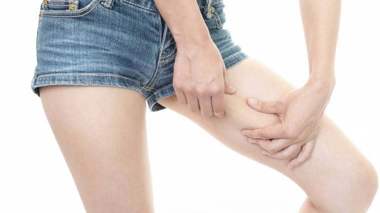 たった5回でも地味〜に効く！座っていると膝が開く人にやって欲しい内もも引き締めプチ筋トレ