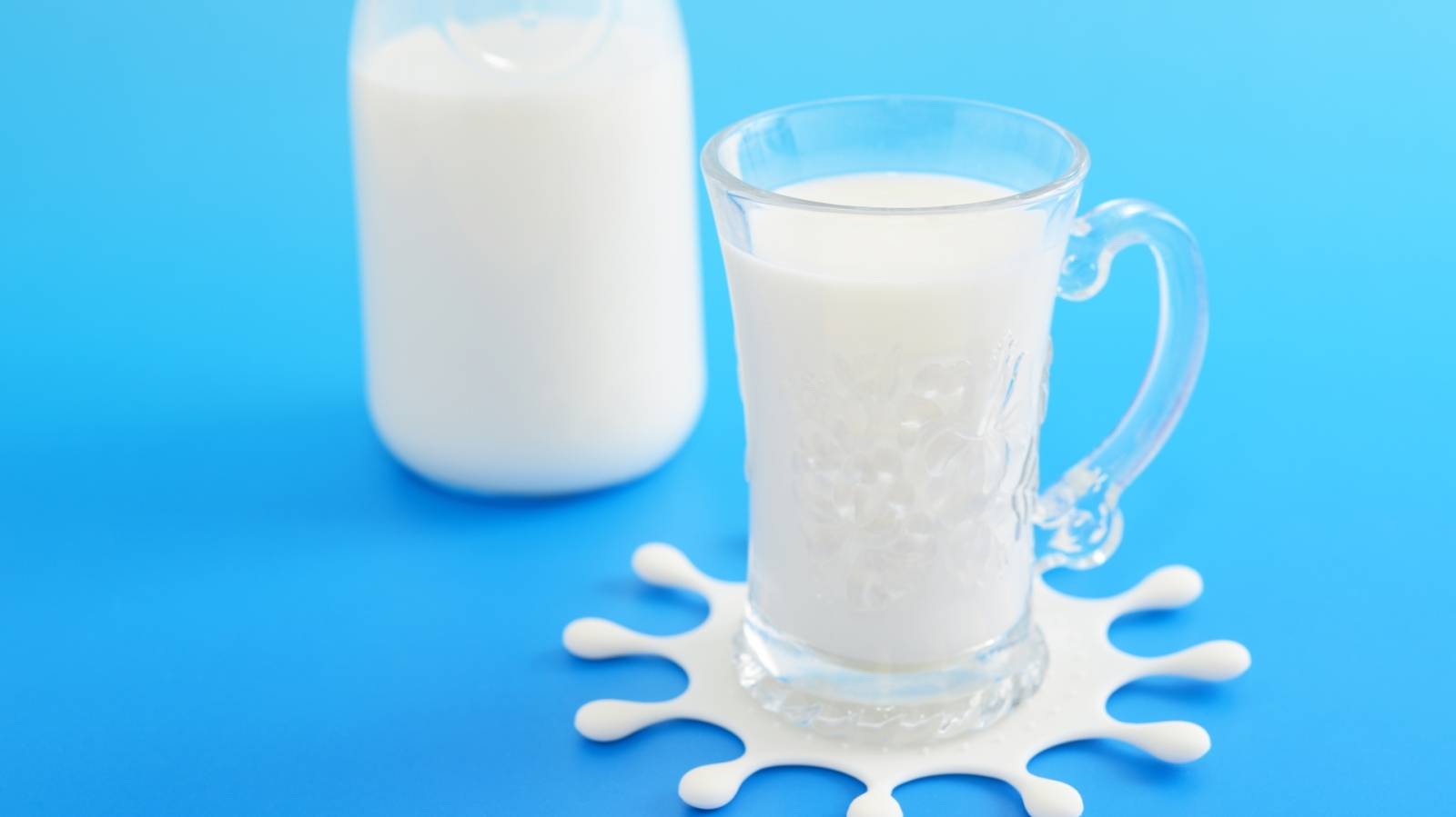 「つい飲みすぎていたわ…」成分無調整牛乳を飲まない方が良い人の特徴とは？管理栄養士が解説