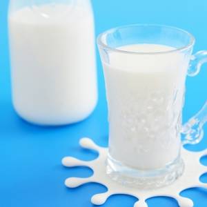 「つい飲みすぎていたわ…」成分無調整牛乳を飲まない方が良い人の特徴とは?管理栄養士が解説