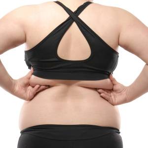 40代は背中に脂肪がつきやすくなる？猫背で固まった肩甲骨を動かしてハミ肉を落とすストレッチ