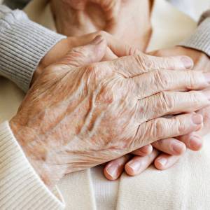 「親を見捨てられない」真面目な人ほど要注意！介護で共倒れしないための心理師のアドバイス