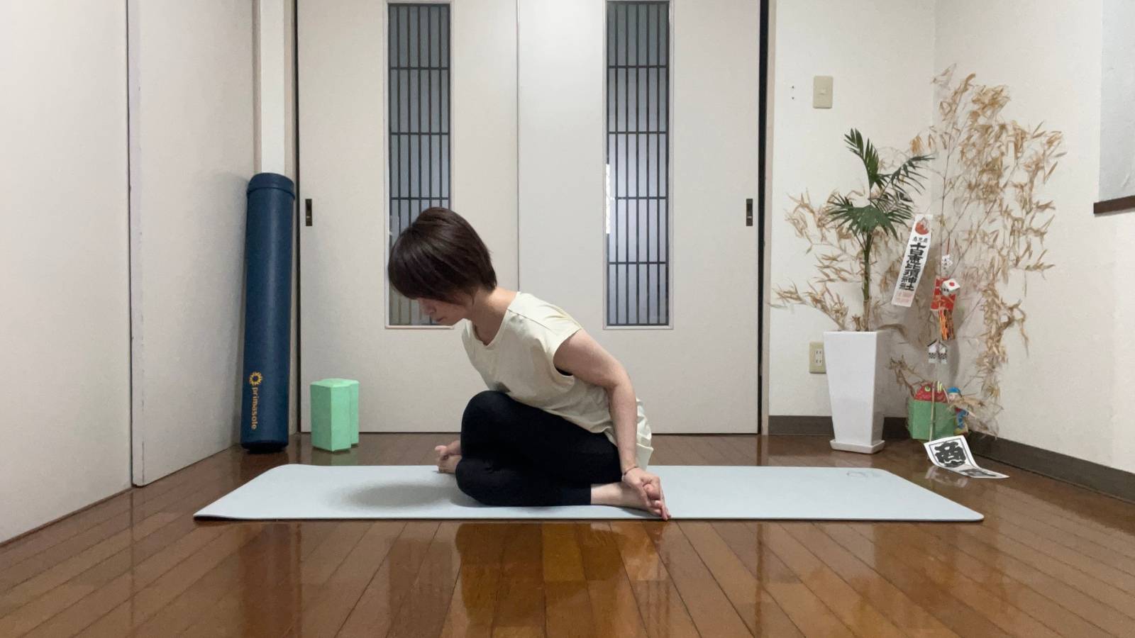 牛の顔のポーズのアレンジ