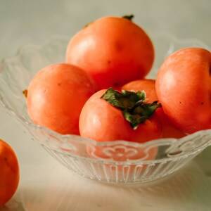 知らずにたくさん食べていない？柿を食べ過ぎてはいけない人の特徴とは｜管理栄養士が解説