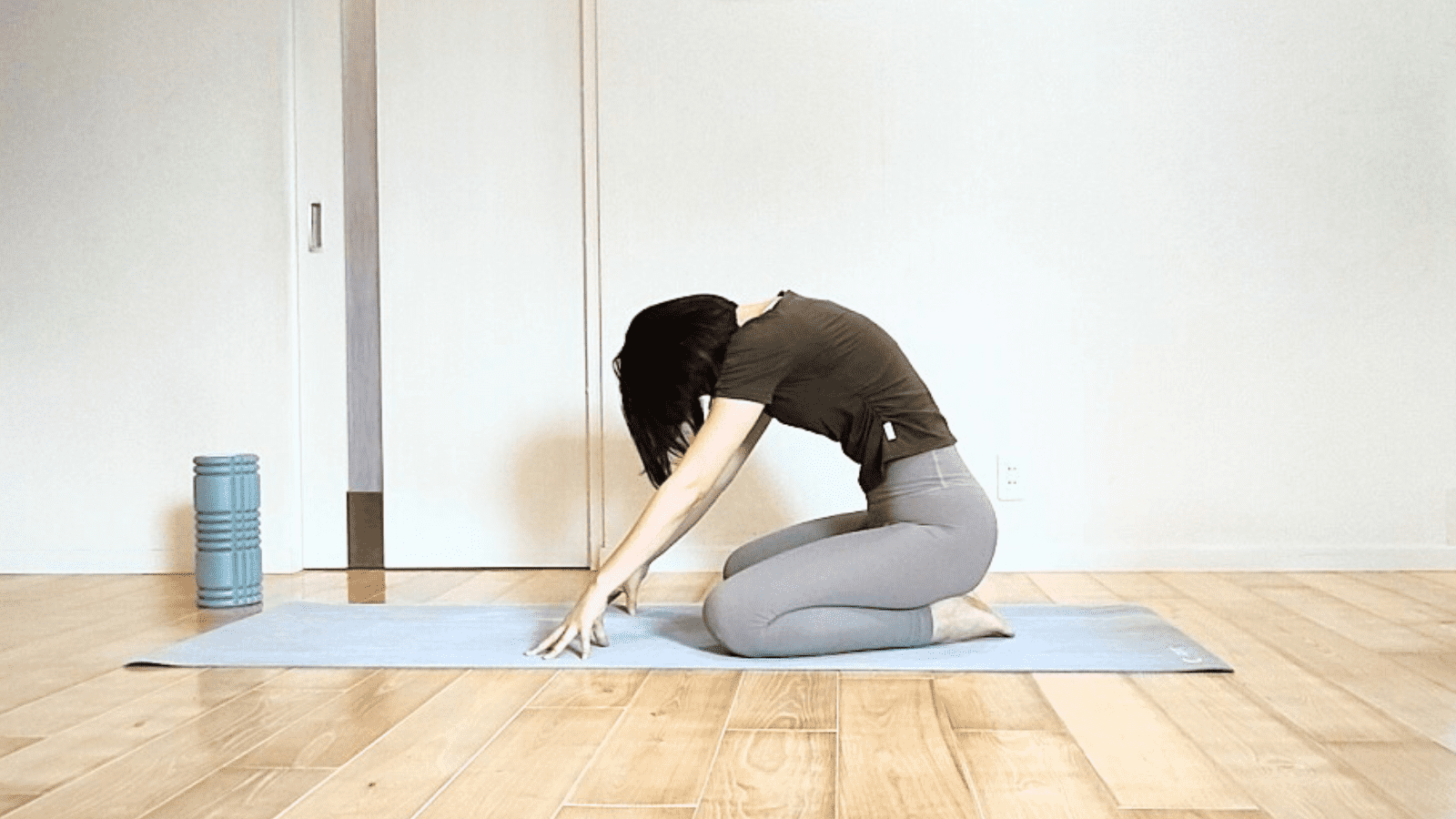 腰痛や肩こりの原因は“肋骨の開き”？胸椎をゆるめて姿勢を根本から整える胸椎キャット＆カウのやり方