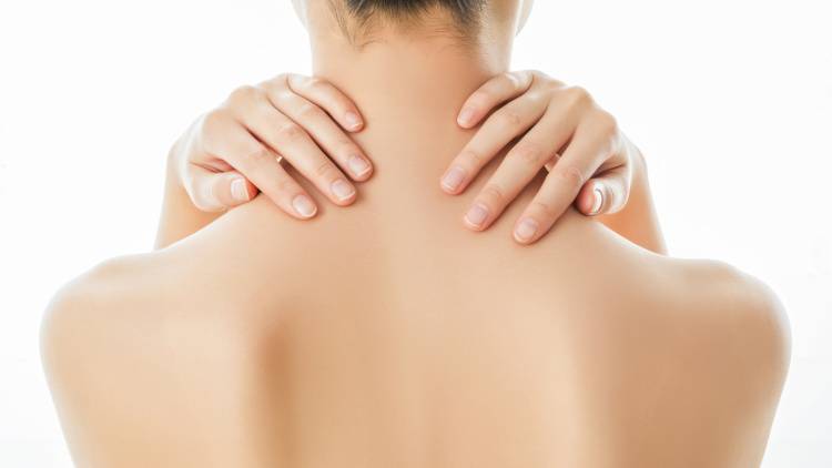 ガチガチに硬くなった肩甲骨がふわふわに！肩こりや姿勢の崩れもリセット「誰でもできる肩甲骨ほぐし」