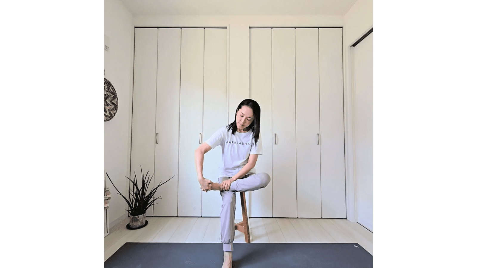 40代から始める足指ほぐし｜血流を促して冷え・むくみを改善！軽やかな足元になれるほぐし習慣