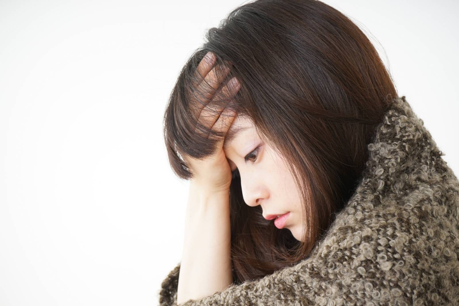 風邪をひいて熱がある人