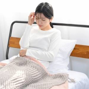 【寝起きの筋肉や関節のこわばりに】全身がスッキリ目覚める!寝たままできる手足ぶらぶらほぐし