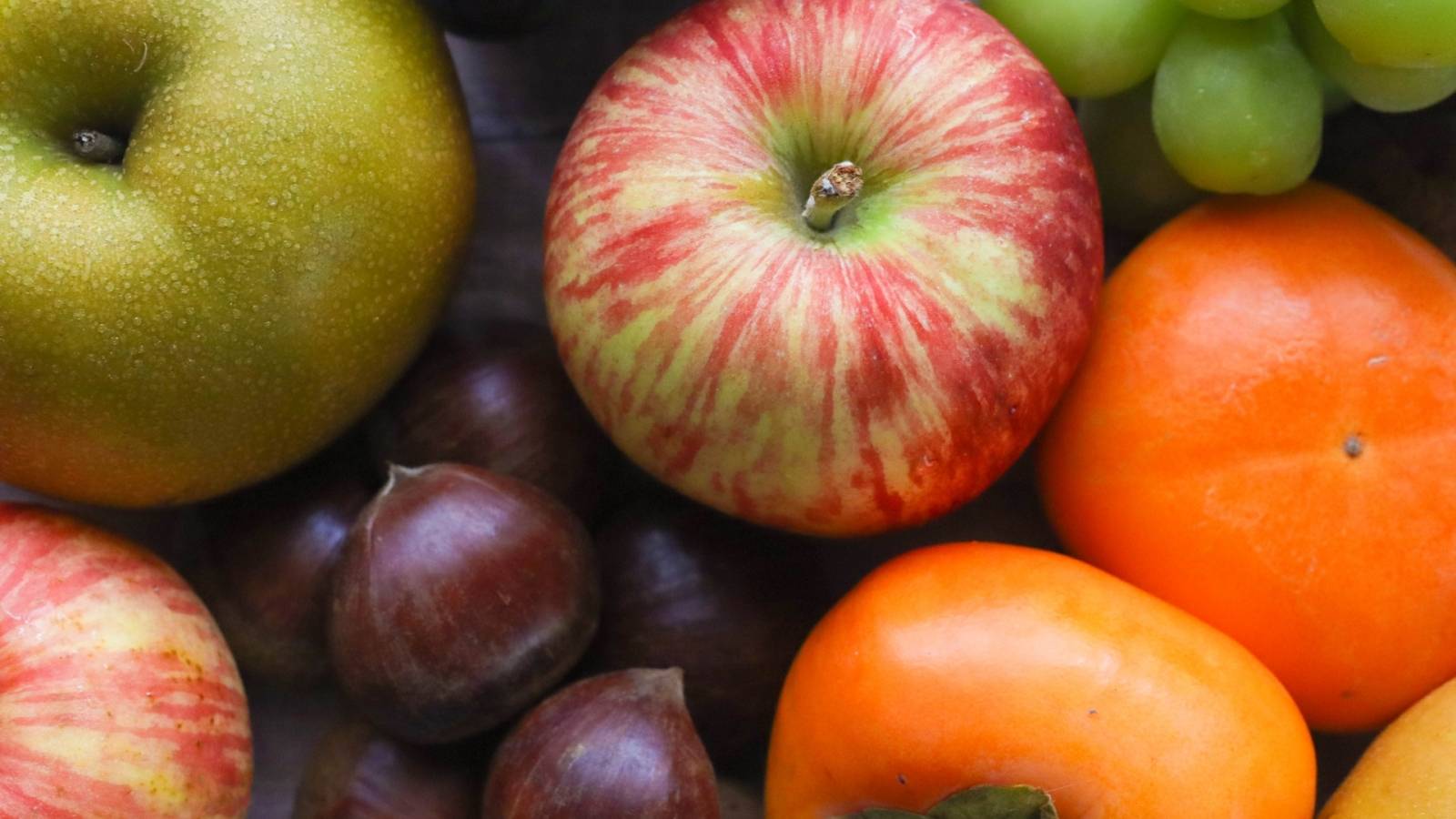 「りんご」「梨」「ぶどう」老化防止に◎なのはどれ？悩み別に選ぶ秋の果物の“食べ分け法”