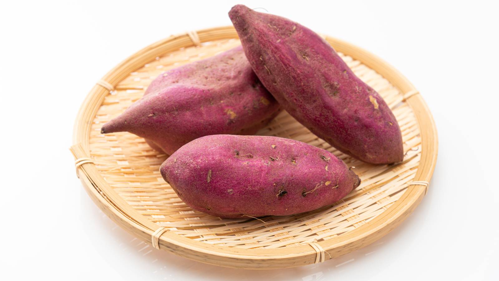 さつまいもの芽やひげ根って食べても大丈夫？毒性はないの？管理栄養士が解説