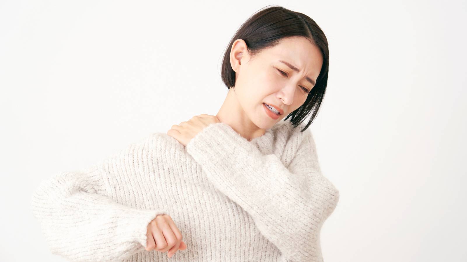 40代からの困った！【肩が上がりにくい】と感じたら……肩甲骨の動きをよくする「二の腕ほぐし」