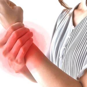 【手が悲鳴を上げてない？】スマホ7〜8時間使用が当たり前の人に。固まった指をほぐすストレッチ