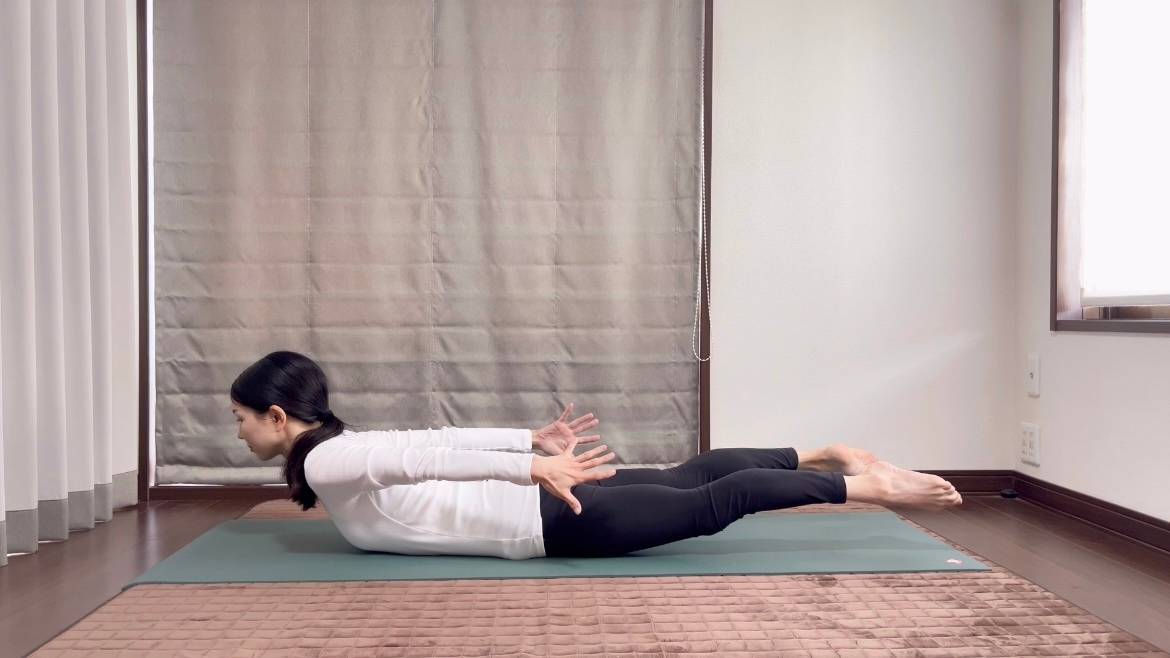 バッタのポーズ