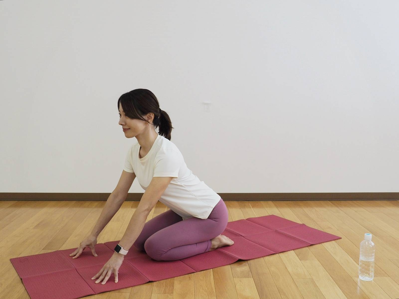 足の付け根ストレッチ①