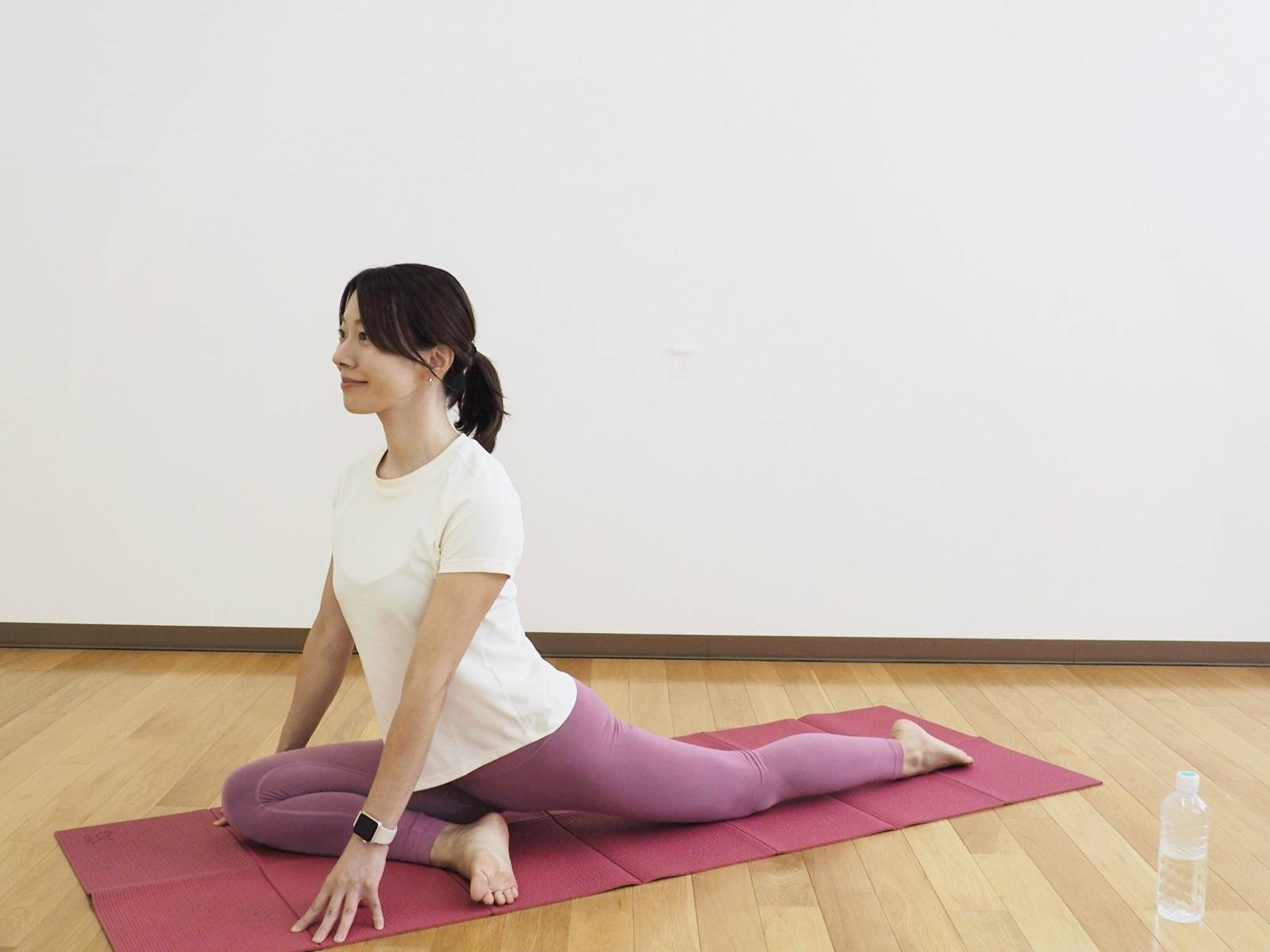 足の付け根ストレッチ②