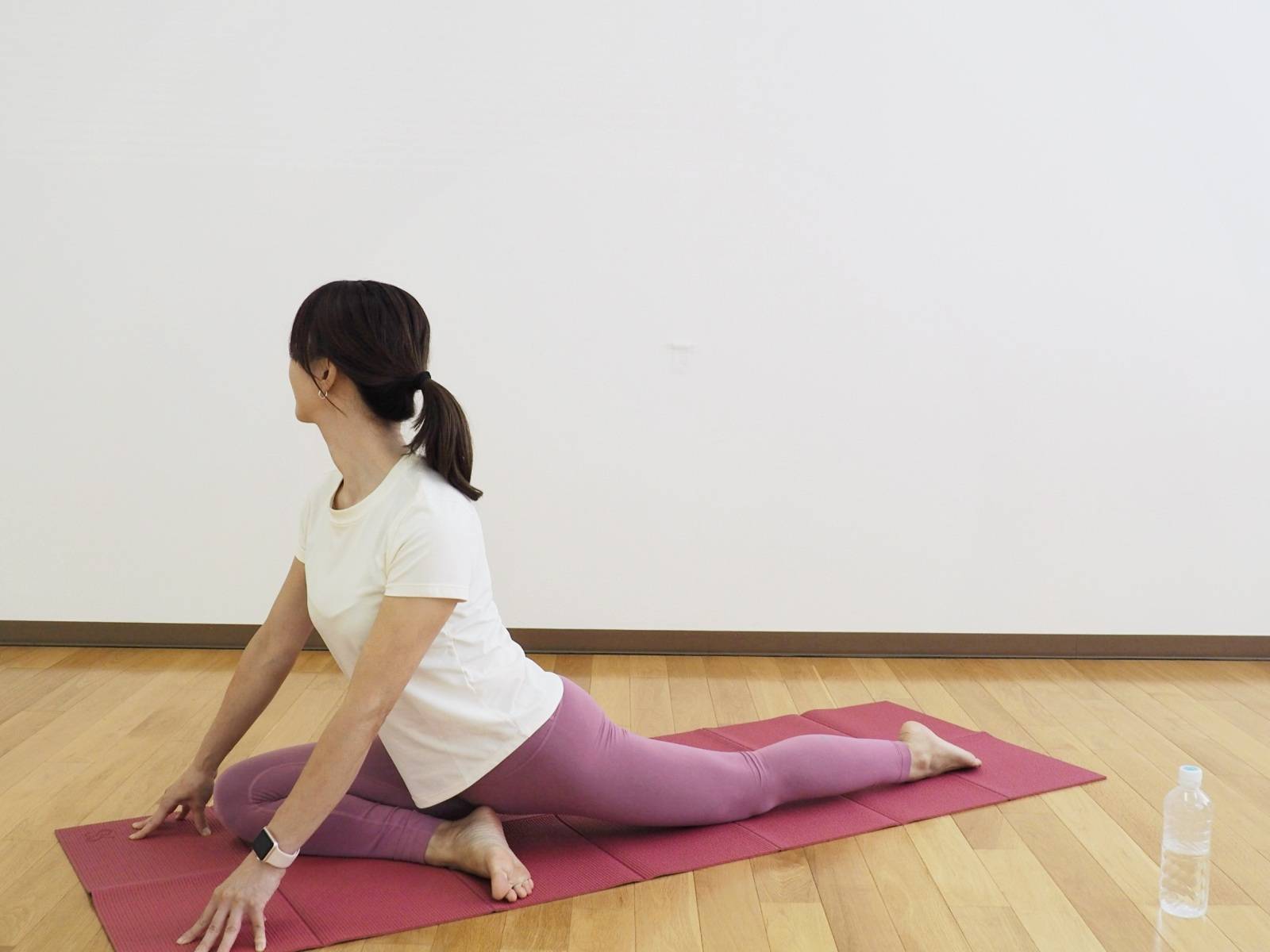 足の付け根ストレッチ③