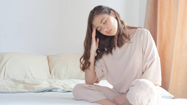 【寝起き後1分】寝ている間にバキバキになった腰やもも裏がじんわりほぐれる寝たままストレッチ