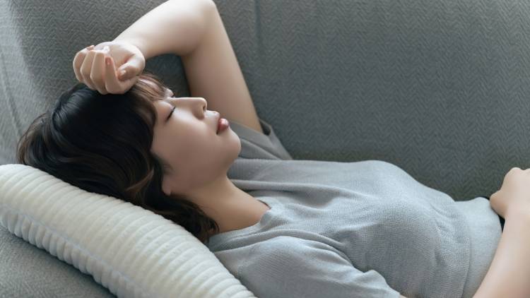 疲れが抜けないのは自律神経の乱れが原因？【足を上げて寝るだけ】疲労回復＆リラックスエクササイズ