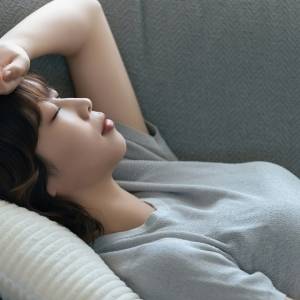 疲れが抜けないのは自律神経の乱れが原因？【足を上げて寝るだけ】疲労回復＆リラックスエクササイズ