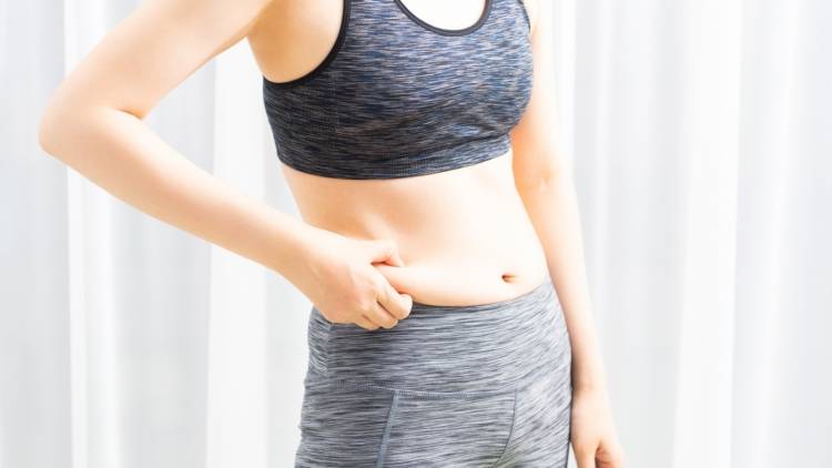 【筋トレ不要】座ったままでくびれ復活！伸ばして縮めるだけわき腹引き締めストレッチ