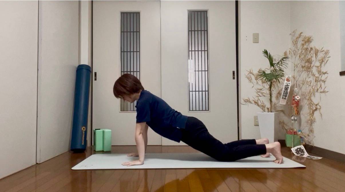 膝つきプランク