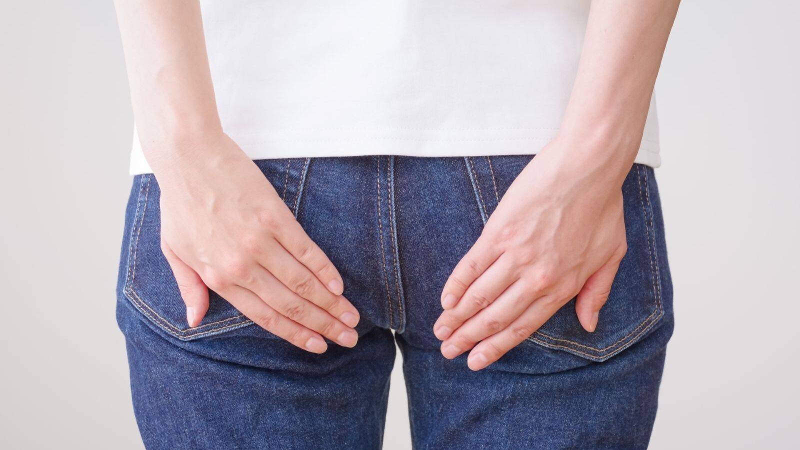 四角いお尻は股関節の筋肉が原因？！「ほぐす」→「伸ばす」の2STEPで桃型に変わるお尻エクサ