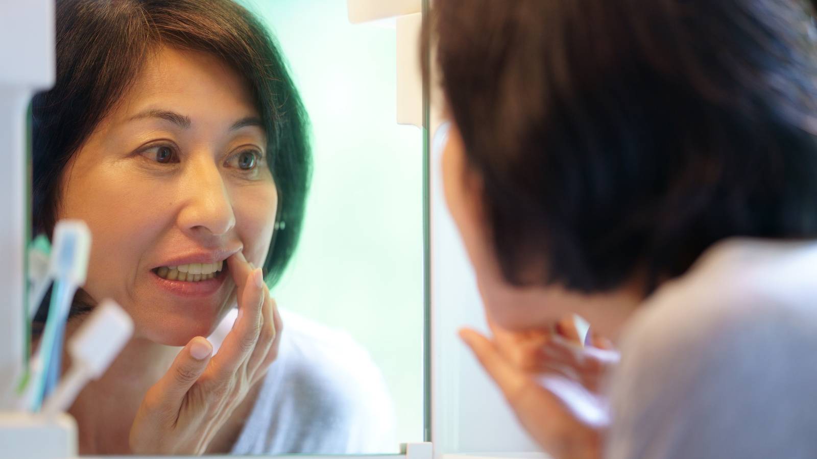 「歯ブラシにうっすら血が…」磨きすぎが原因じゃないことも？医師が教える、口腔内異常と動脈硬化・心疾患リスクの関係性