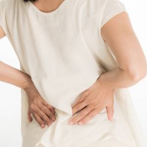 立ったまま前屈するだけ！ガチガチ背中&腰をまとめて緩める全身リセットストレッチ