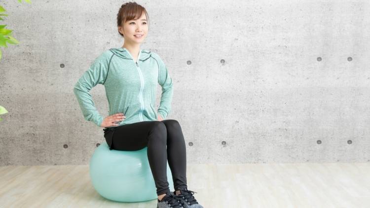 股関節の不調や冷えは内ももの硬さから!秋を快適に楽しむための内ももストレッチ