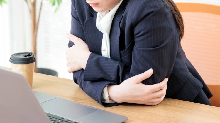 【秋冬の冷えを撃退】ふくらはぎをほぐして下半身を温める!座ったまま簡単ふくらはぎほぐし