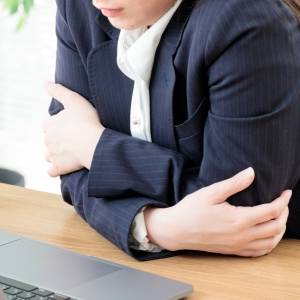 【秋冬の冷えを撃退】ふくらはぎをほぐして下半身を温める!座ったまま簡単ふくらはぎほぐし