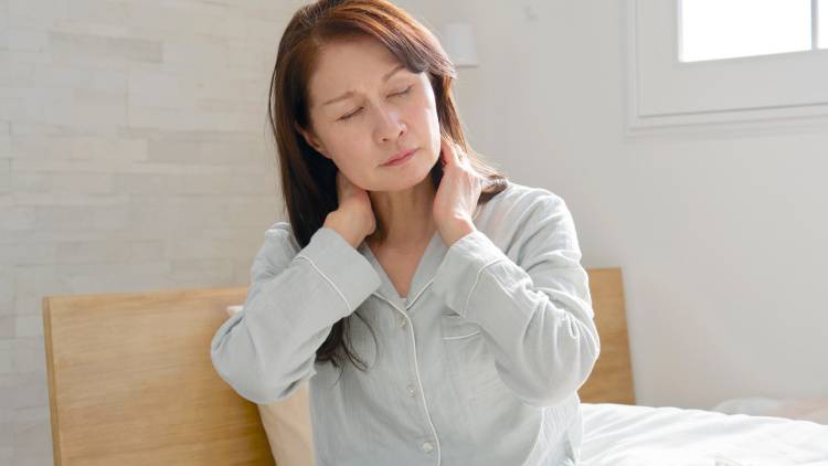 【寝起きのガチガチになった体を優しくほぐす】ベッドで２分！１日を快適に過ごすためのストレッチ