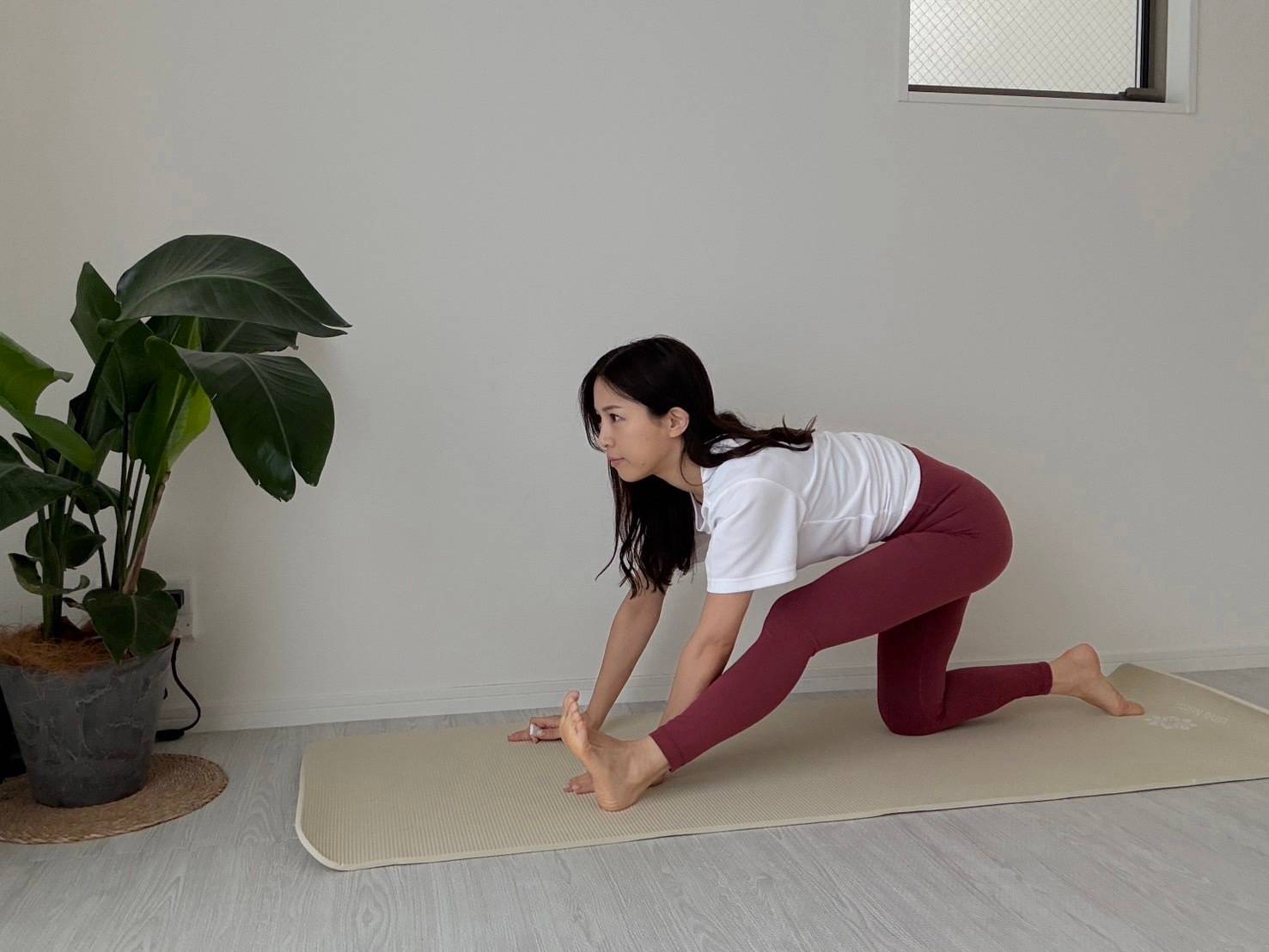 お尻を後ろに引くイメージ