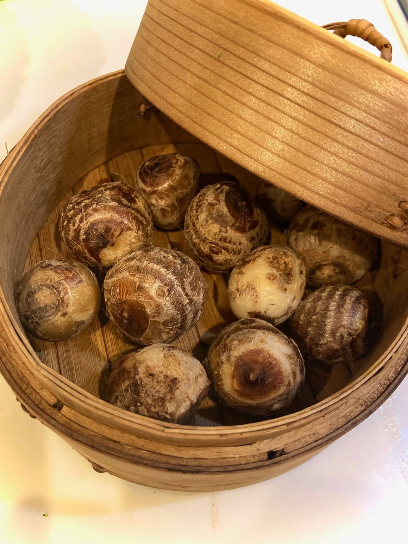 里芋　皮つき　蒸し