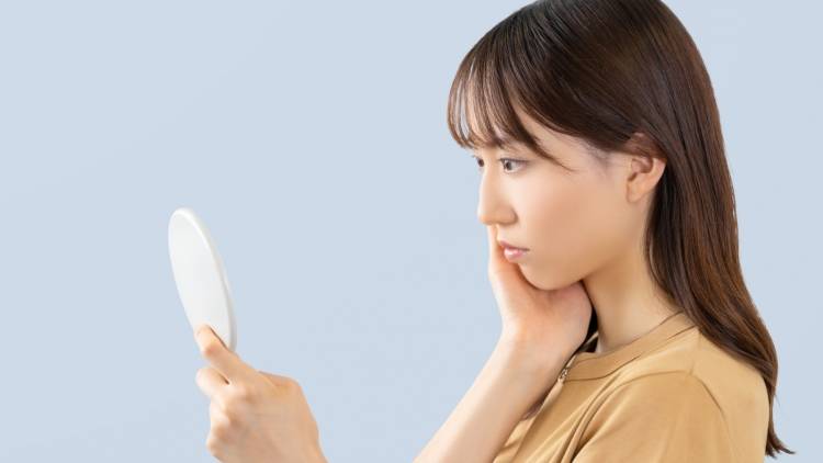 秋くすみに注意【顔色がパッと明るくなる】たった1分のリンパストレッチ