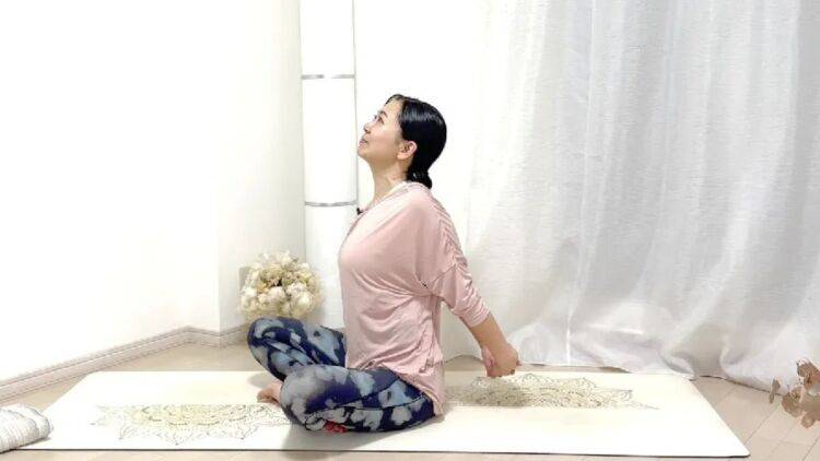 【首こりを何度も繰り返す原因】“こりの根本”ガチガチ僧帽筋と大胸筋をゆるめる基本ストレッチ