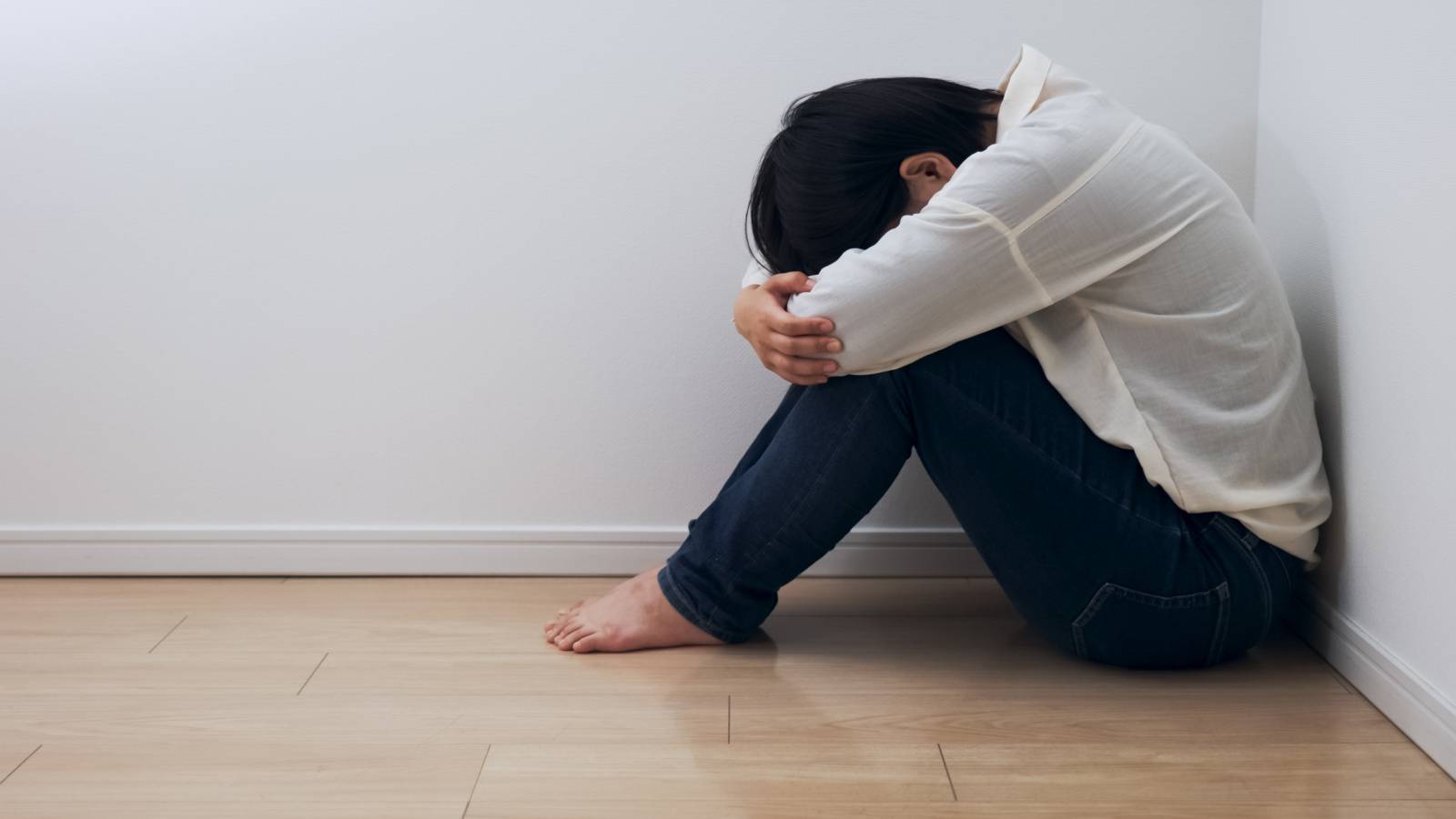 職場における性暴力でキャリア喪失、被害者の24%が出勤不能に。深刻なPTSD状態も｜専門家が解説