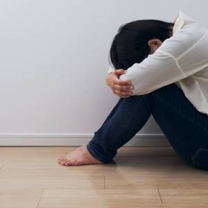 職場における性暴力でキャリア喪失、被害者の24%が出勤不能に。深刻なPTSD状態も｜専門家が解説