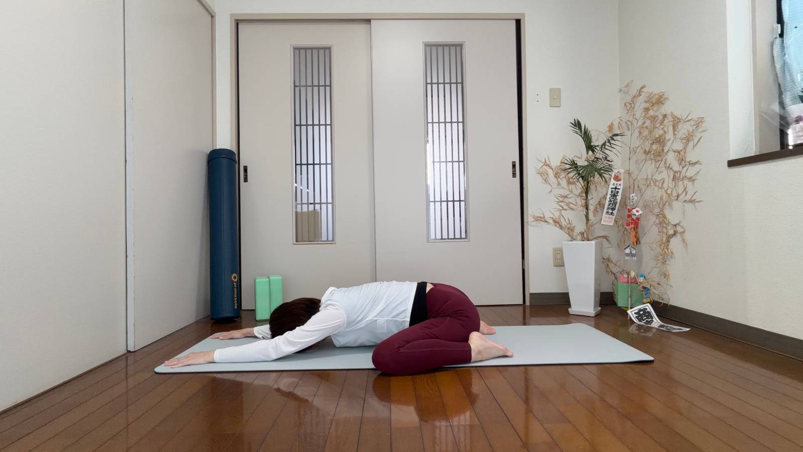 股関節ほぐしストレチ